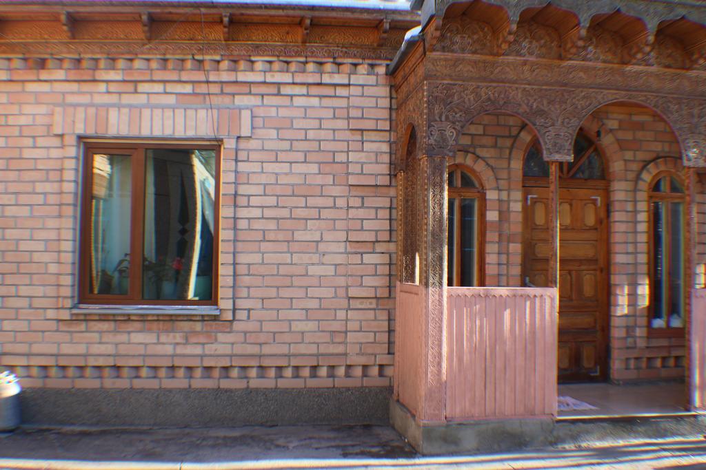 Hostel Ilbirs Karakoł Zewnętrze zdjęcie